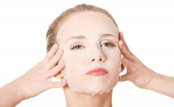 冬天脸部干燥起皮怎样补水 解决脸部干燥起皮怎么办