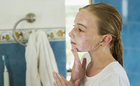 日常护肤美白技巧 实用的美白护肤小方法