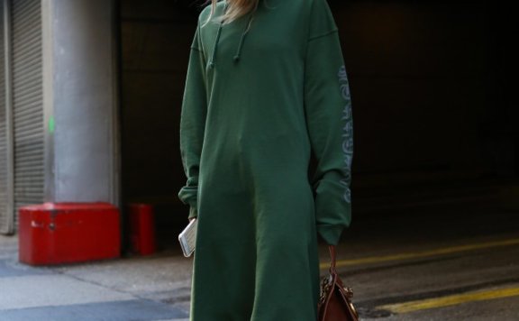 卫衣怎么穿好看 那些适合和卫衣搭配的外套单品