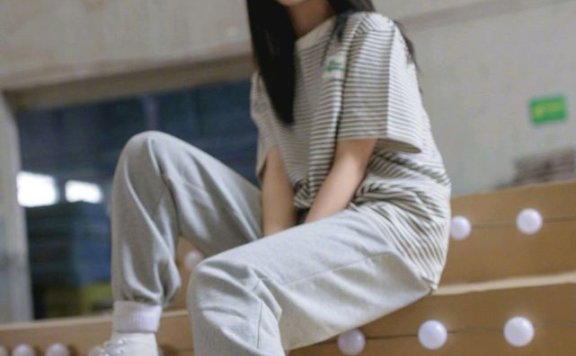 沈梦辰运动裤也被她穿出了时尚感，太厉害了