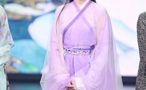 《王牌》:金莎张萌白冰穿古装演神话,唐嫣再扮紫萱,哪都缺胡歌