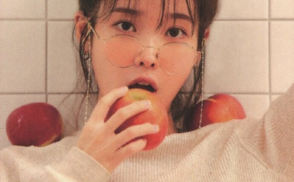 IU李知恩新年台历图片合集，漂亮又可爱的小仙女