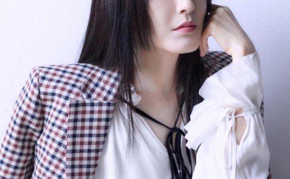 曾是中戏最美校花，45岁曾黎踢馆浪姐2让姐姐们紧张，看了身材就明白