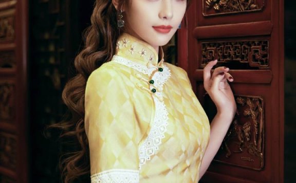 张嘉倪一袭少女装可爱甜美,越活越年轻