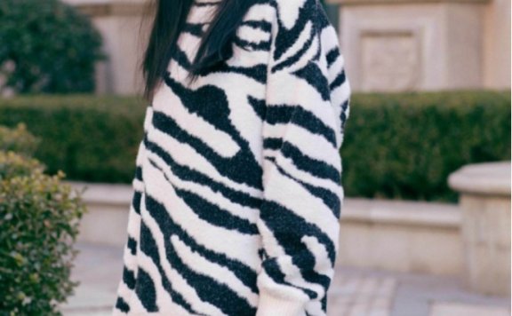 早春毛衣怎样穿好看？宋轶穿斑马纹毛衣搭阔腿裤时尚又慵懒