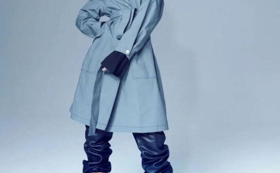 唐艺昕拒绝甜美玩转酷飒潮流,猫系烟熏妆太“勾人”