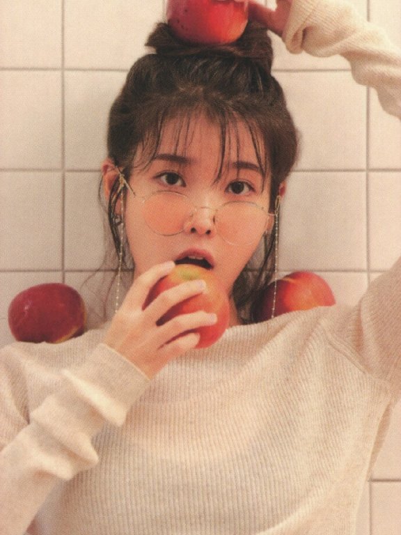 IU李知恩新年台历图片合集,漂亮又可爱的小仙女
