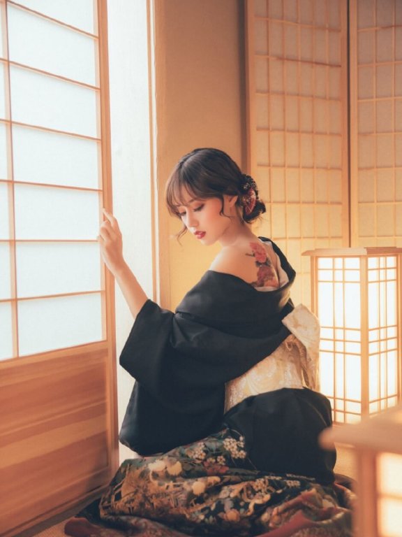 日系极品低胸气质美女性感优雅迷人图片写真