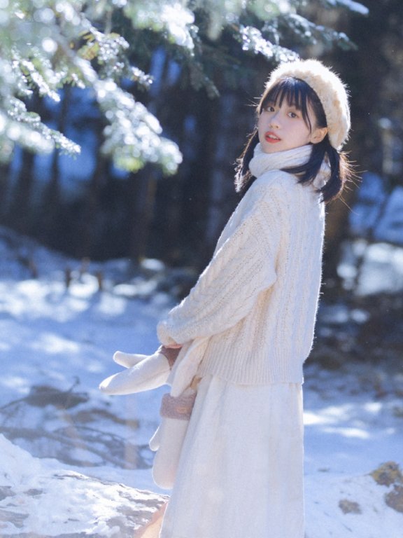 雪地里的俏皮可爱纯情美女唯美艺术图片摄影写真
