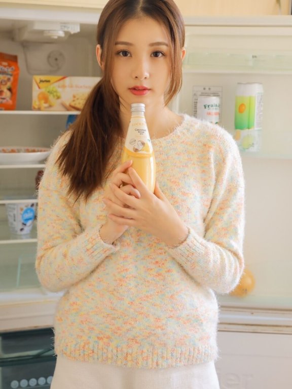 知性甜美的邻家大姐姐居家风格写真