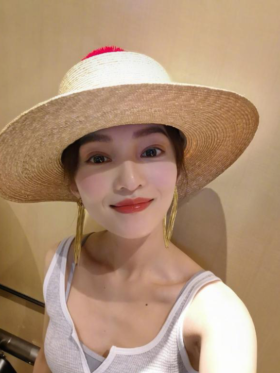 张韶涵开口就有穿透云霄的爆发力,衣品充满了少女感