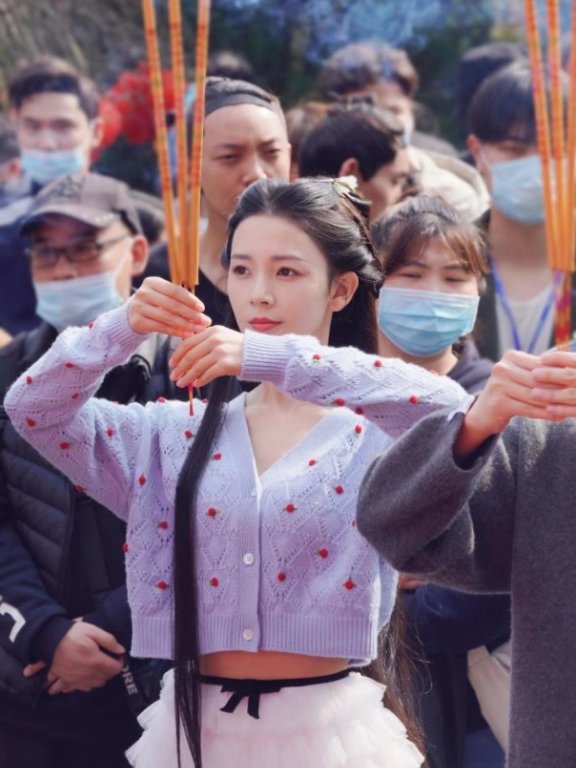 陈瑶好身材轻松驾驭露腰针织,清纯仙美随拍也超漂亮