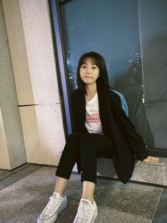 94年小花邢菲示范日系清爽穿搭,谁不想要甜甜的女友?