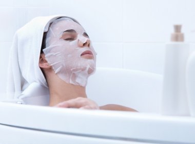 敷面膜前要用洗面奶洗脸吗 7种敷面膜护肤步骤