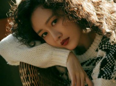 谁说羊毛卷发显老?王鸥最新卷发时尚减龄还有气质