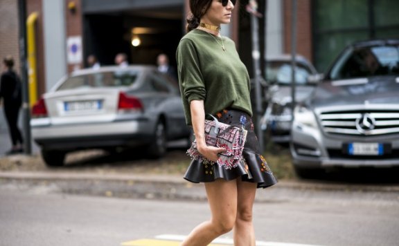 小个子女生怎么穿长卫衣好看?小个子女生穿长款卫衣的小技巧