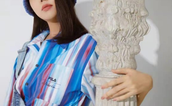 张梓琳穿背带裤6月孕肚勒得紧绷,胖得太明显