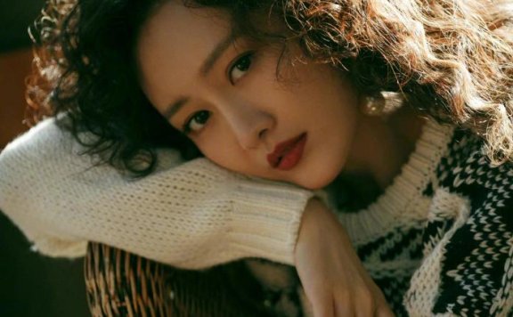 谁说羊毛卷发显老?王鸥最新卷发时尚减龄还有气质