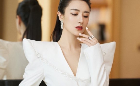 1小时卖2000多万新疆棉制品的薇娅身材气质不输明星,长腿吸睛
