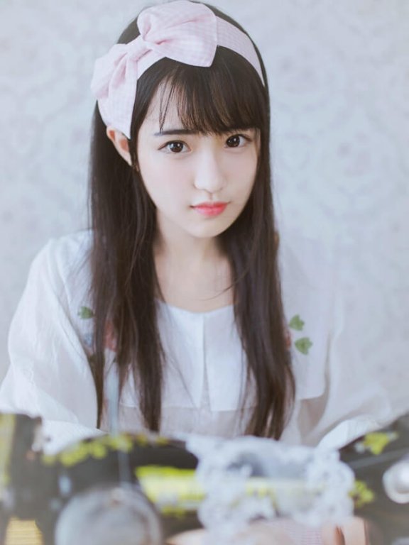 清秀淡雅的可爱美女裁缝清纯写真图片