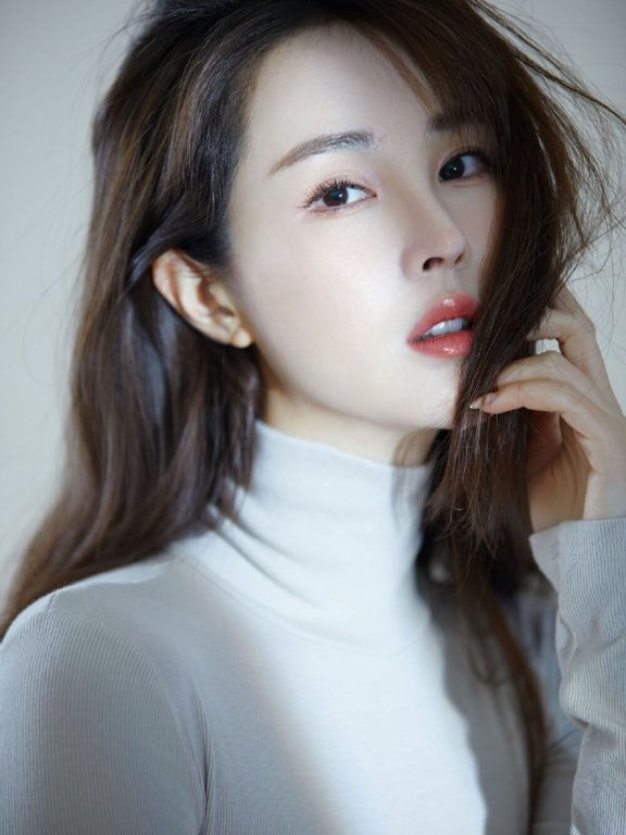 高颜值小姐姐妩媚妖娆性感照片