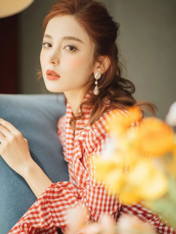 娜扎的复古风穿搭时尚又潮流,每一套都各有气质