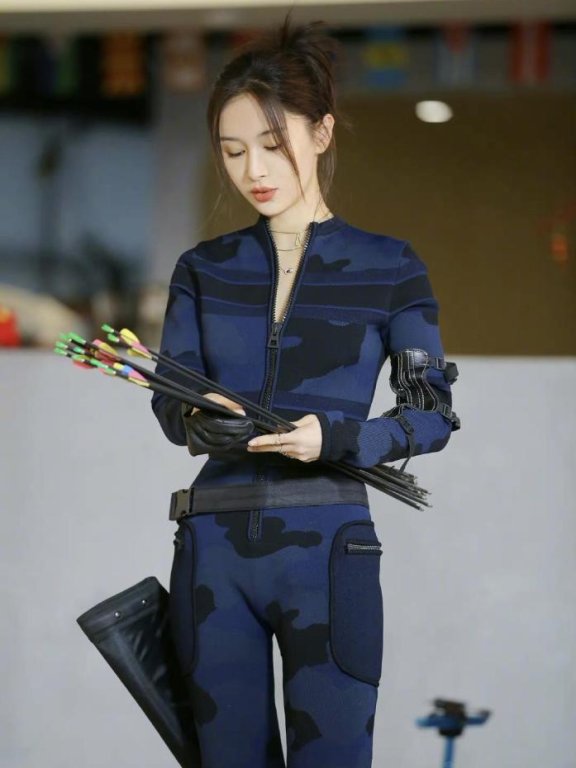 王子文真是小个子超模,穿连体裤完美秀出28比例