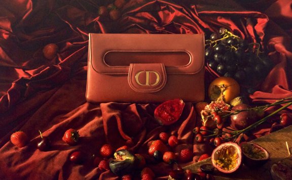 Dior全新DiorDouble信封袋：绝美渐层色成手中优雅风景线