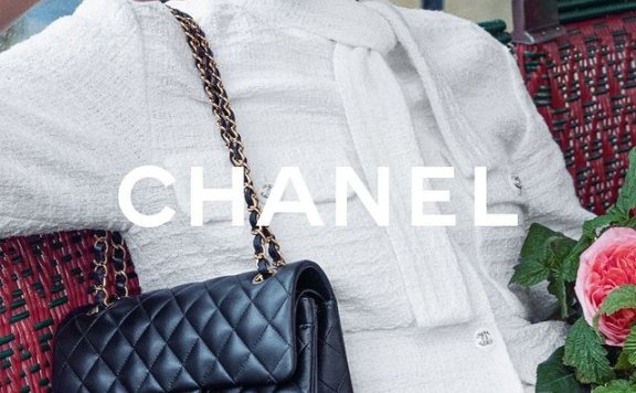领略摩登美学魅力，Chanel经典11.12包包展示极致工艺