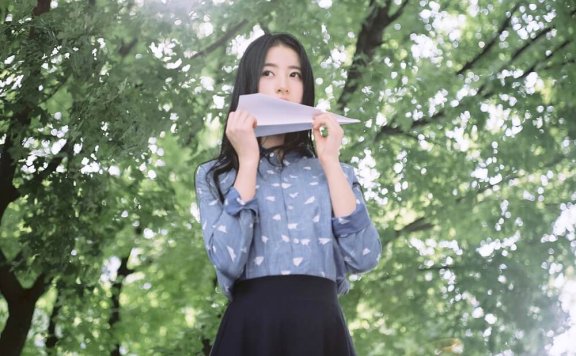 周雨彤惊艳户外唯美女神写真图片