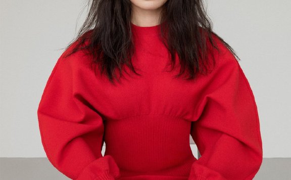 舒淇时尚杂志穿渔网袜秀美腿，慵懒性感气质依旧