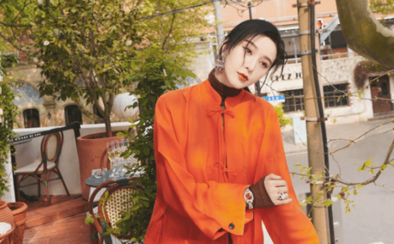 范冰冰近照好美,母亲爆料其初中就是校花,上学被60多个男生围观