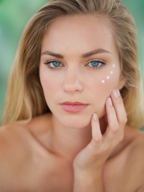 眼霜应该怎么正确使用 眼霜的正确使用方法