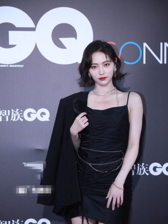 明星纷纷亮相GQ活动红毯:白鹿改变穿衣风格,许佳琪生图也撩人