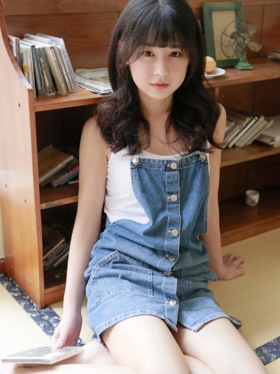 日系风格圆脸美少女白嫩美腿软萌居家私房图片写真