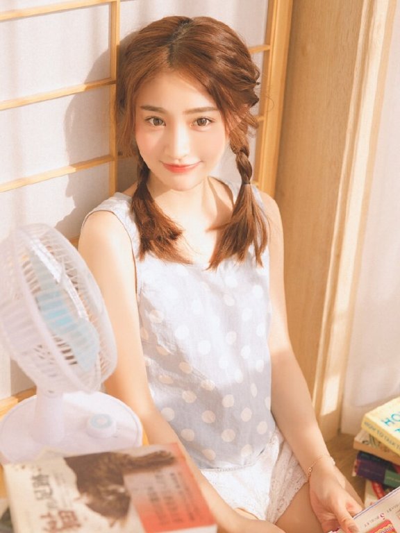 长相清纯的萝莉美少女治愈蕾丝猫短裤玉腿诱惑私拍图片