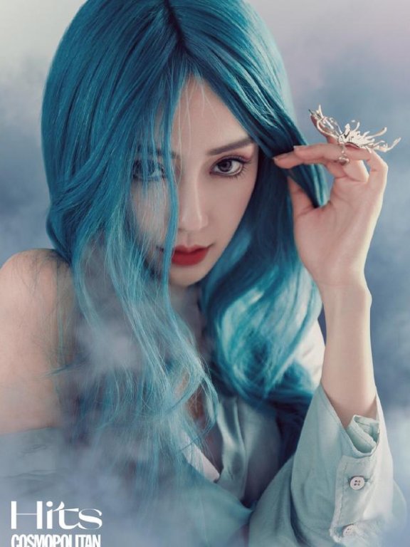 Angelababy蓝发造型仙气逼人