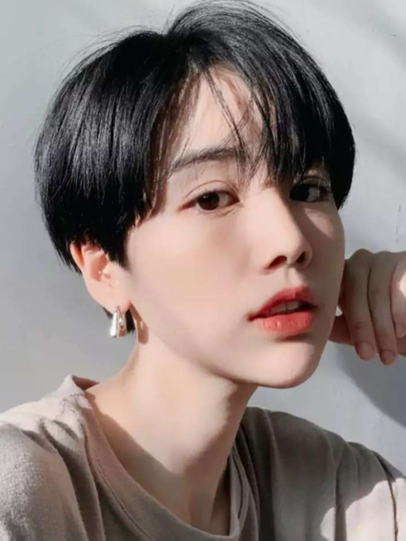 长脸最适合的9款短发，简约时尚让你精致优雅又有女人味