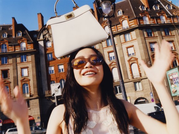 越来越轻巧迷你,Fendi Peekaboo ISeeU Small全新包包登场