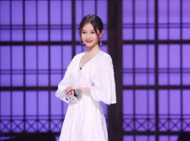 《听姐说》王子文公开分享恋爱细节：爱情里要口是心是有话直说