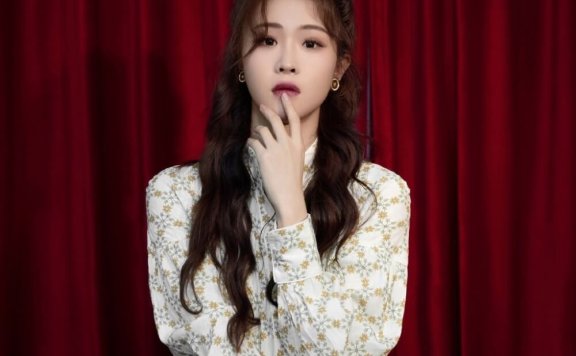 美女明星徐紫茵甜美淑女风碎花裙图片