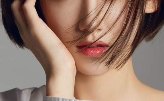 李沐宸短发造型绝美五官图片写真