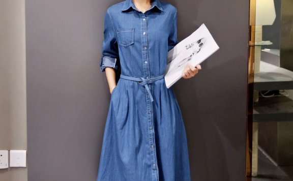 牛仔连衣裙怎么搭配 牛仔连衣裙搭配推荐