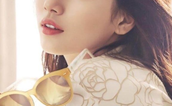 韩国女明星裴秀智红唇墨镜时尚代言图片