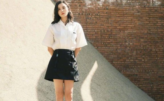 宋佳穿衣风格越来越年轻，这是要走少女风吗