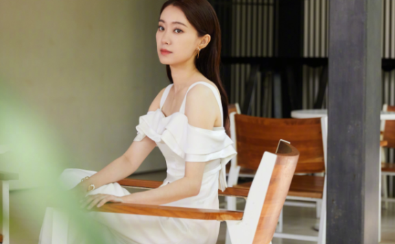 张小斐才是隐藏的腿精,“香烟鞋”秀腿姿杨幂都自叹不如