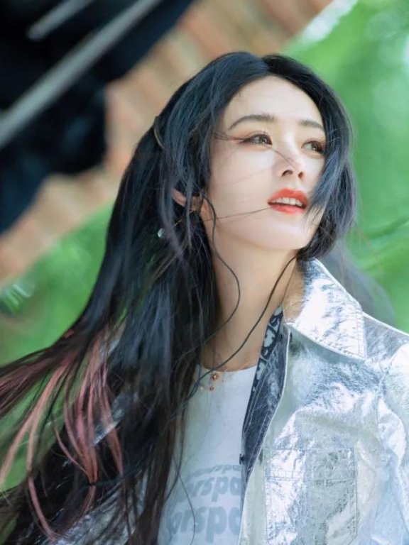 赵丽颖穿渔网裤太酷炫了!雪肤娇嫩俏丽妩媚美得让人窒息