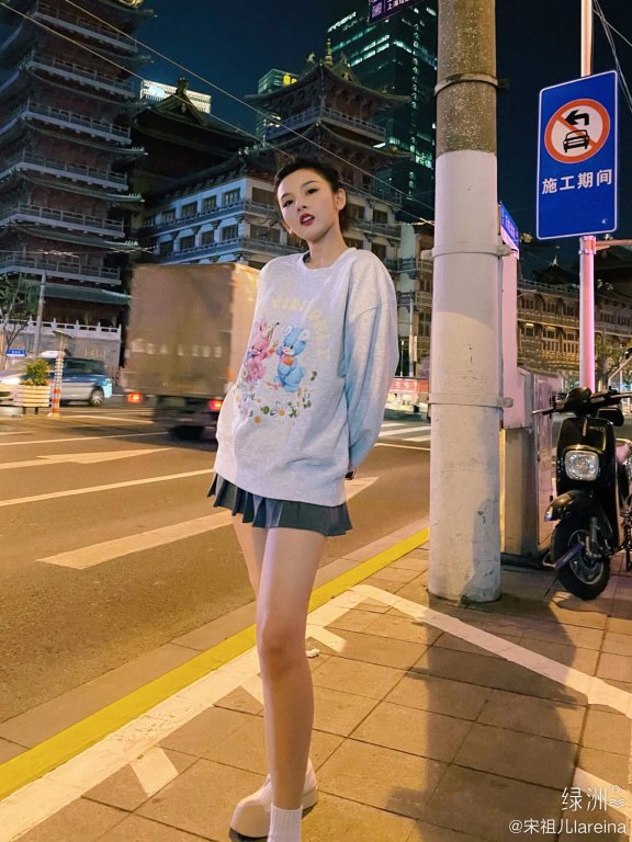 宋祖儿的穿搭简直就是小女生的模版!可纯可艳又不媚俗