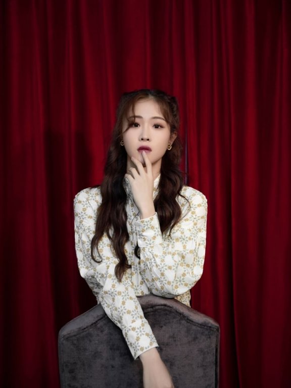 美女明星徐紫茵甜美淑女风碎花裙图片