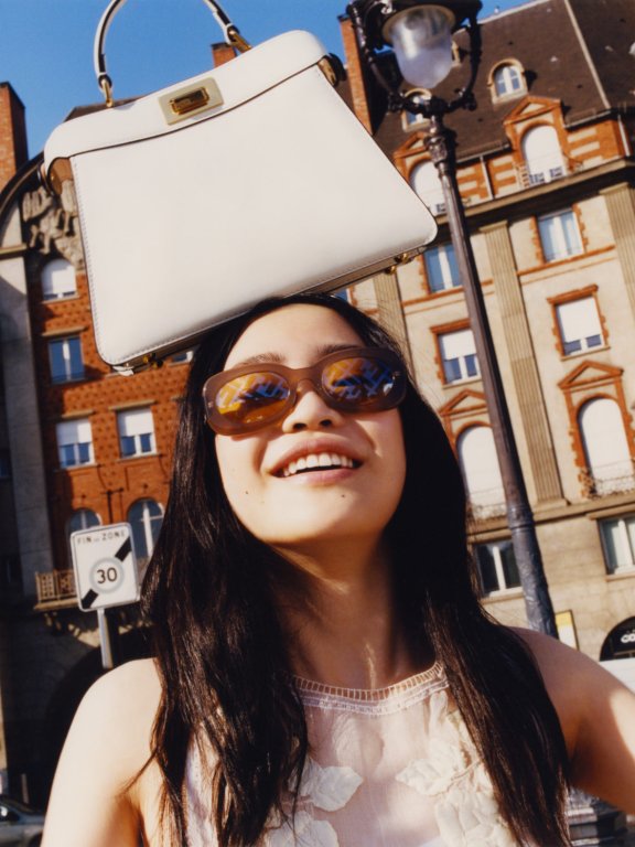 越来越轻巧迷你,Fendi Peekaboo ISeeU Small全新包包登场